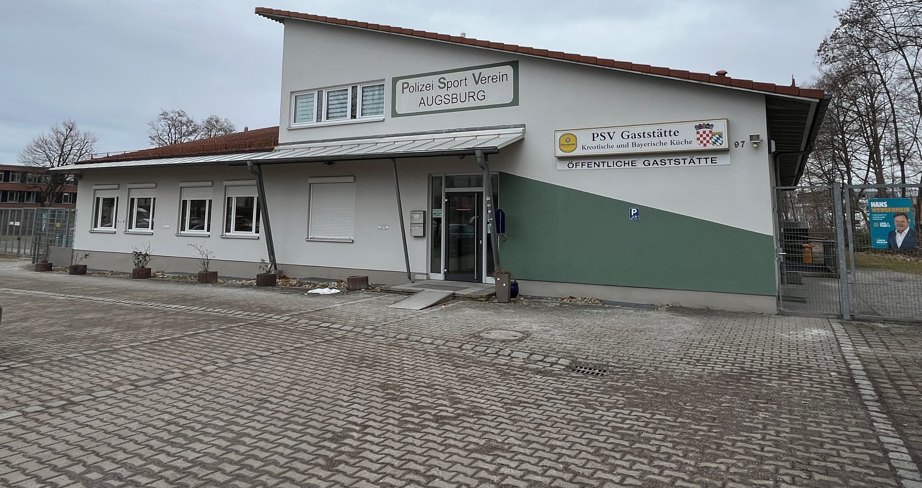 Vereinsgebäude des Polizei Sport Verein Augsburg e.V. mit der Gaststätte Vereinsgebäude des Polizei Sport Verein Augsburg e.V. mit der Gaststätte