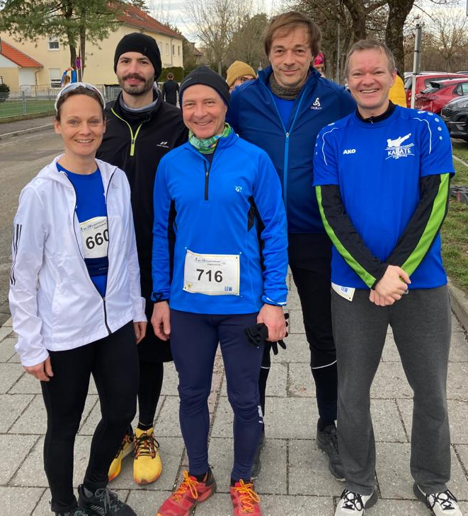 KARATE-LAUF-TEAM vor dem START (v. l. n. r.: Carina U., Sebastian E., Norbert R., Robin T., Andi K.)