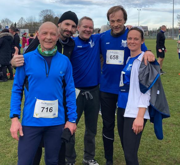 KARATE-LAUF-TEAM nach dem FINISH (v. l. n. r.: Norbert R., Sebastian E., Andi K., Robin T., Carina U.)